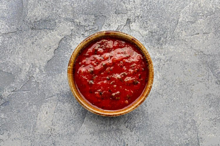 Соус из красной смородины с базиликом и мятой