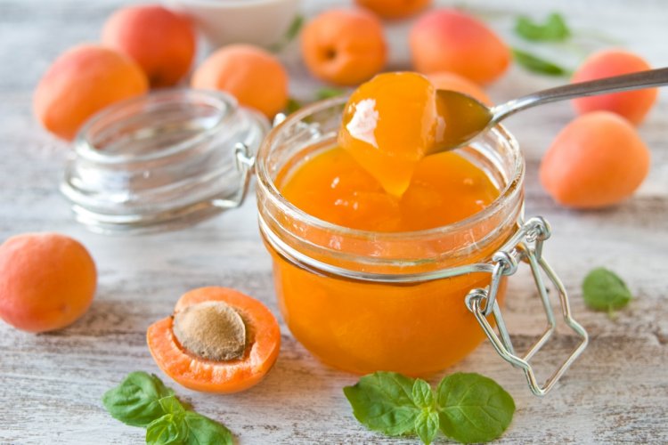 Plátky meruňkového džemu