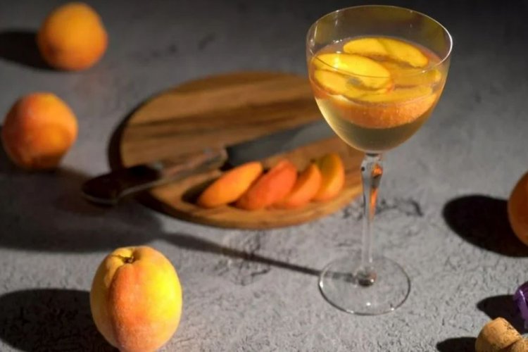 Вино из абрикосов и персиков