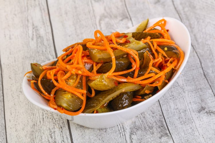 Огурцы по-корейски с морковью на зиму: 20 лучших рецептов
