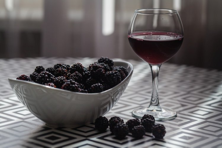 8 легких рецептов, как приготовить вино из ежевики
