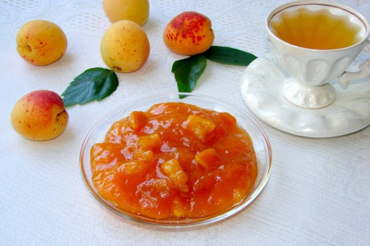 Варенье-пятиминутка из абрикосов с апельсинами