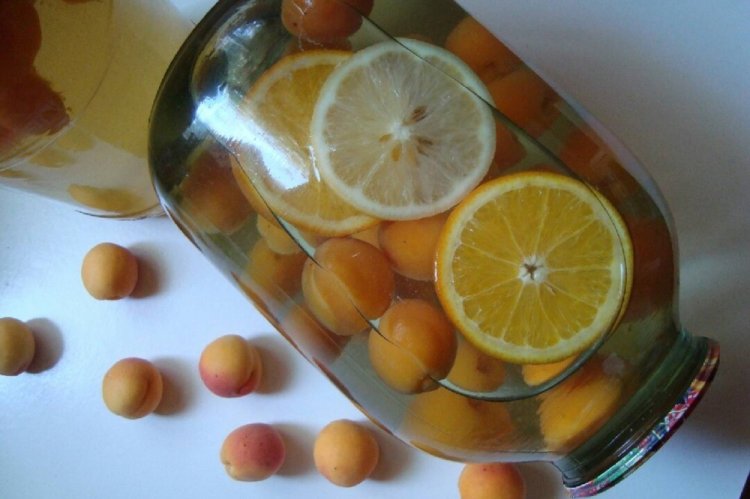 Компот из абрикосов, лимона и апельсина на зиму