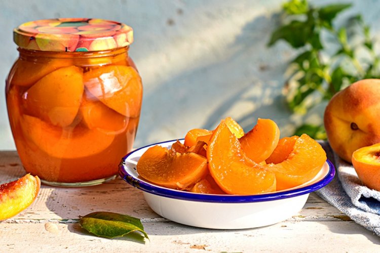 Персики в собственном соку – классический рецепт