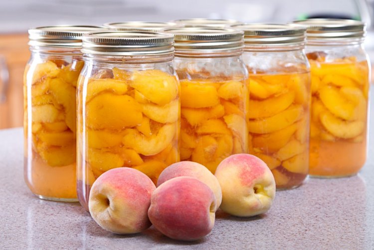 Персики дольками в собственном соку