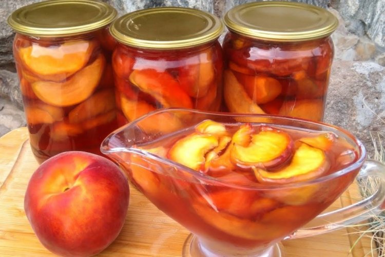 Персики в собственном соку с корицей и ванилью