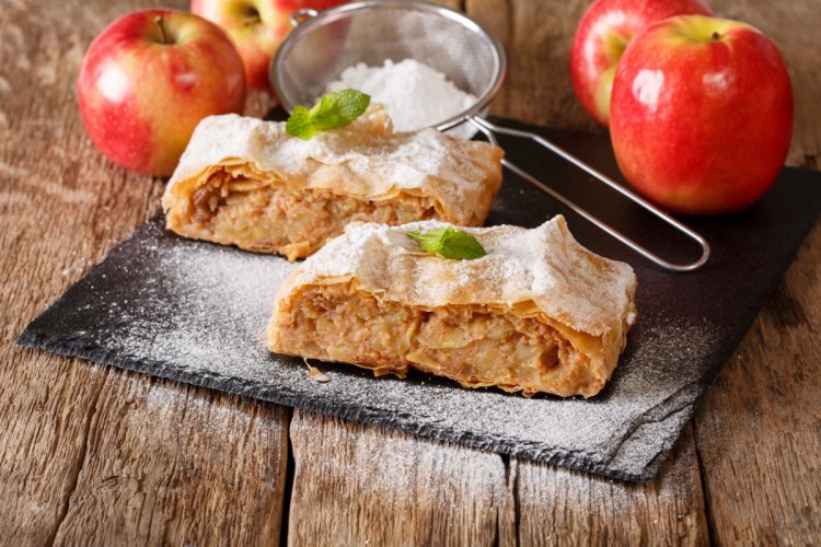 20 вкуснейших рецептов штруделя с яблоками из слоеного теста