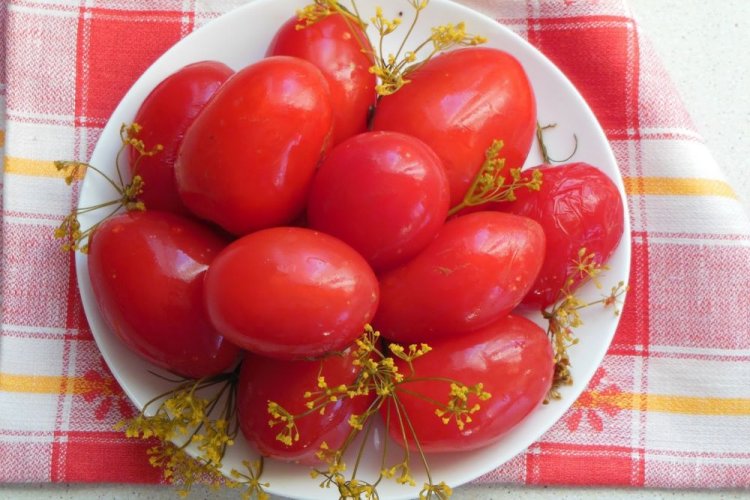 Маринованные помидоры в бочке