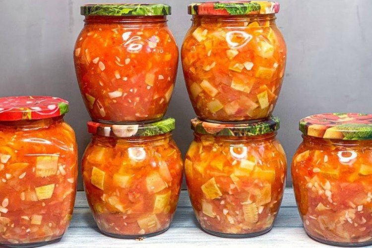 Кабачки «Пальчики оближешь» с овощами в томатном маринаде