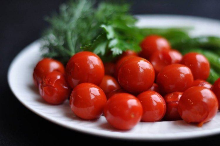 Маринованные помидоры черри с растительным маслом на зиму