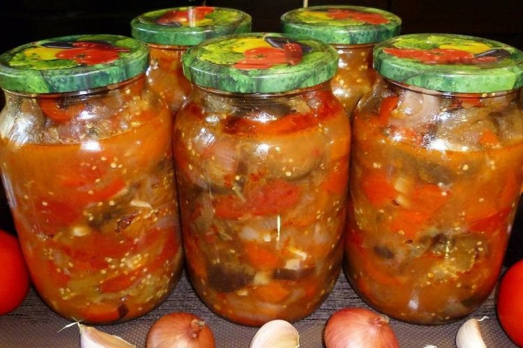 Баклажаны с огурцами в томатном соусе на зиму