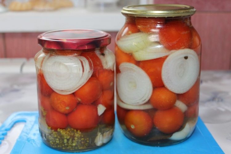 Маринованные помидоры с луком и аспирином
