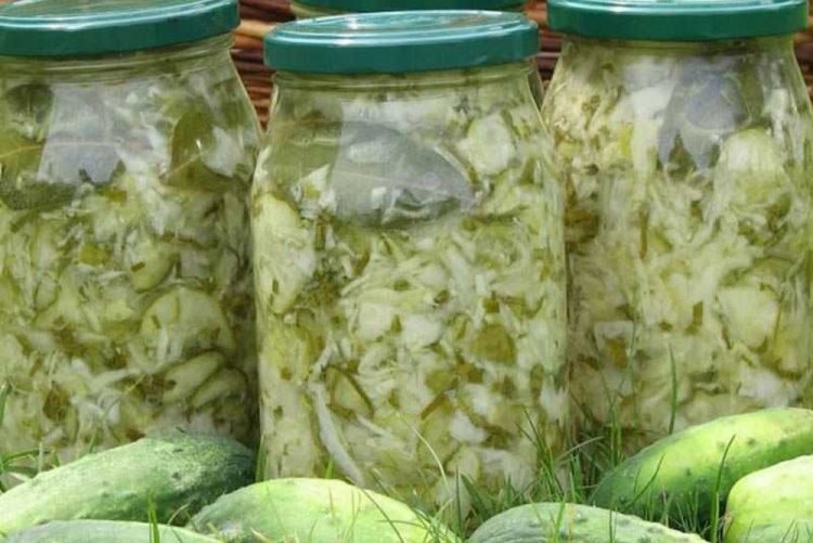 Салат из огурцов и капусты на зиму – классический рецепт