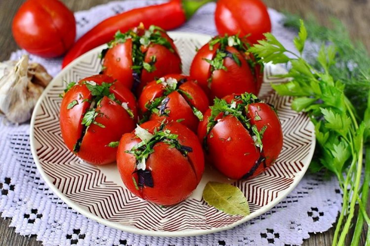 Фаршированные помидоры по-грузински на зиму
