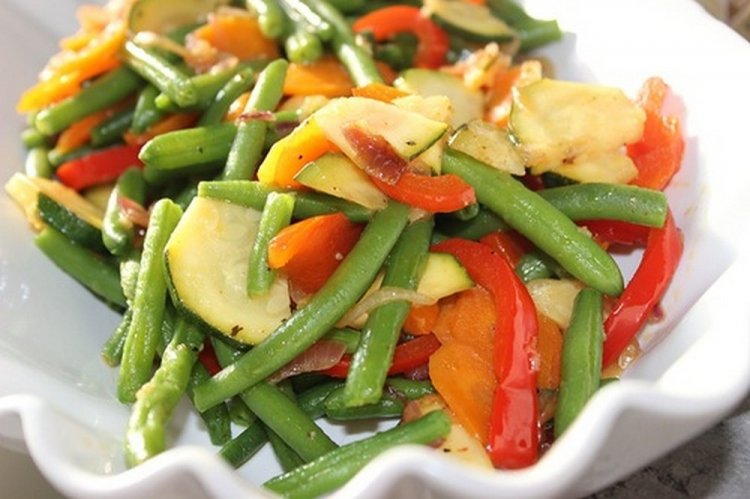 Салат из стручковой фасоли с овощами на зиму