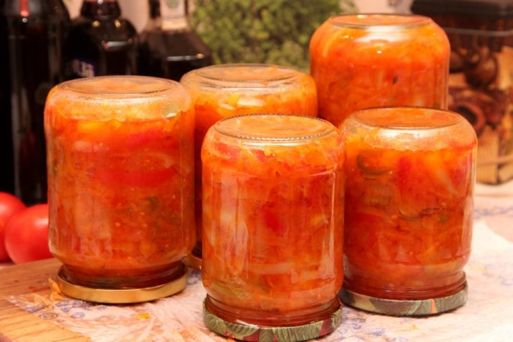 Салат «Парамониха» с томатным соком на зиму