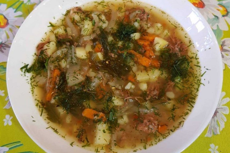 2. Суп с тушенкой, стручковой фасолью и сельдереем