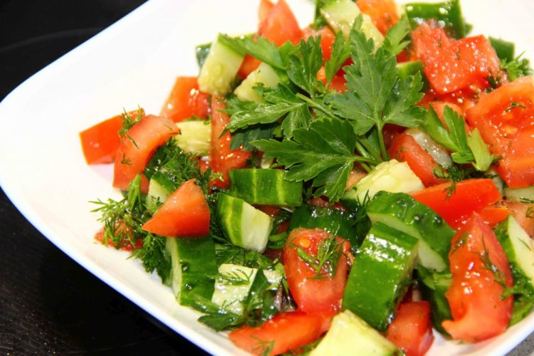 Овощной салат с мятой и лаймом