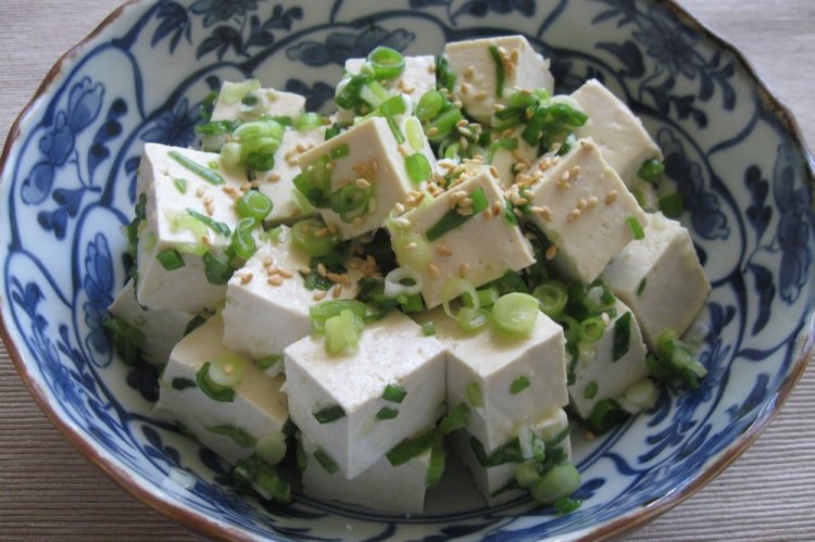 Зеленый салат с тофу