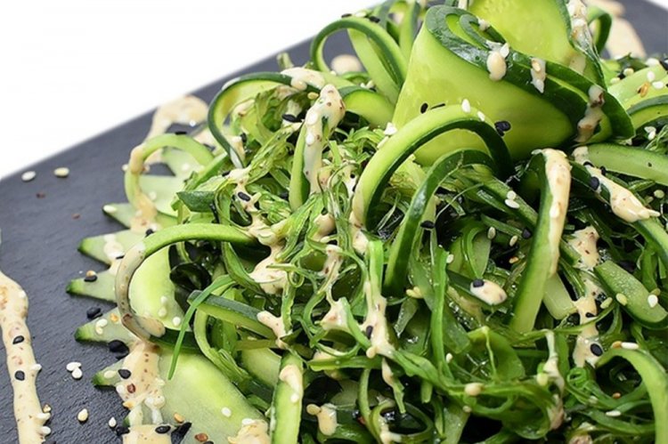 Зеленый салат с чукой