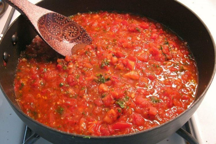 Соус из томатной пасты с овощами