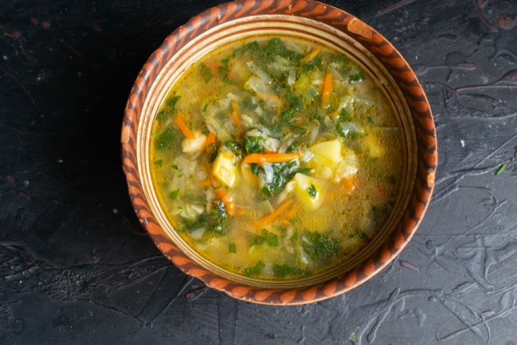 20 супов из крапивы, которые сможет приготовить каждый