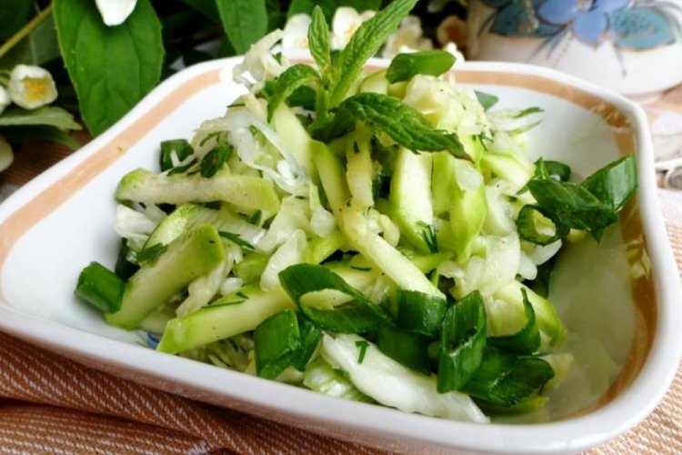 Салат из кабачков с капустой