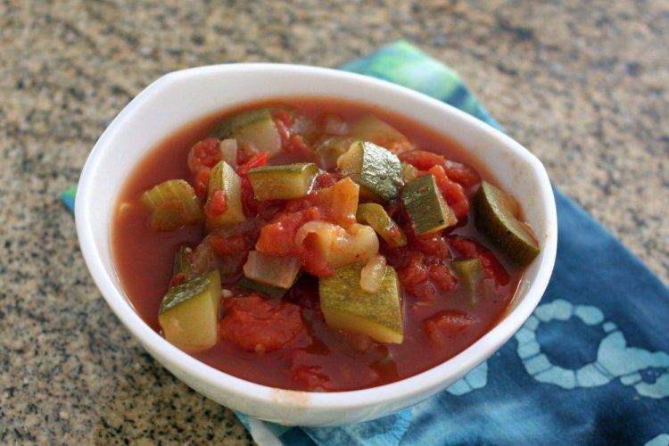 Суп из кабачков с помидорами