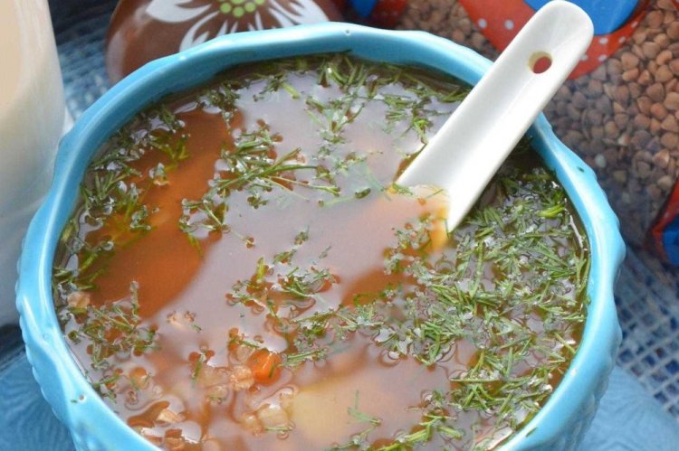 Гречневый суп со свекольной ботвой