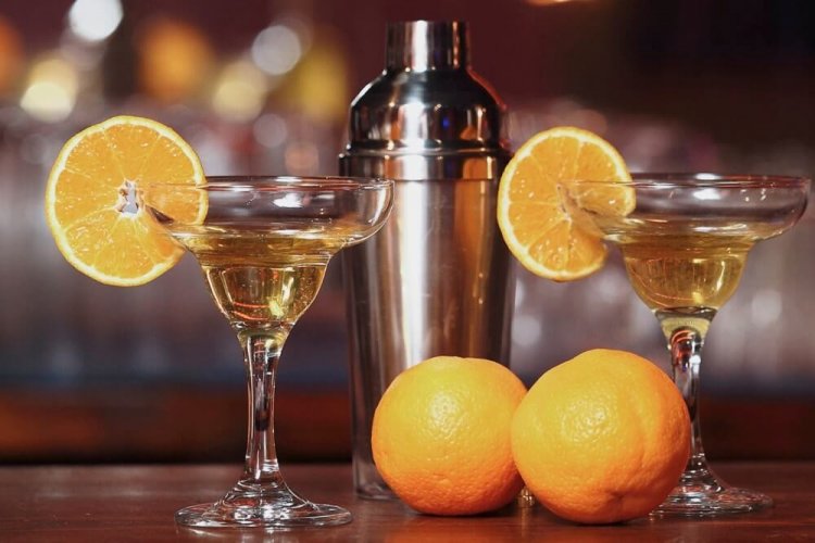 Апельсиновый коктейль с коньяком и белым вином