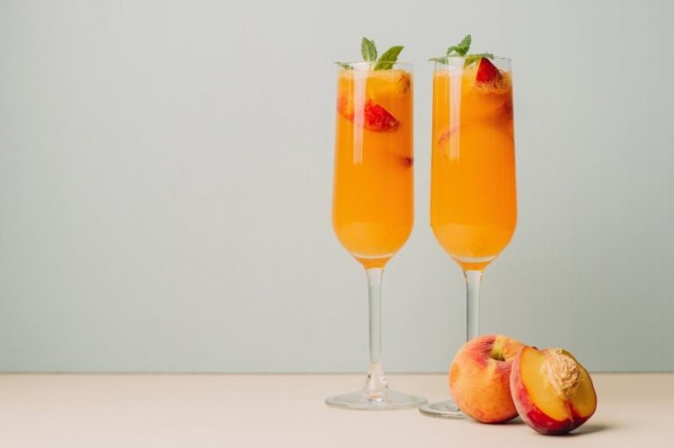 Персиковый коктейль с коньяком и шампанским