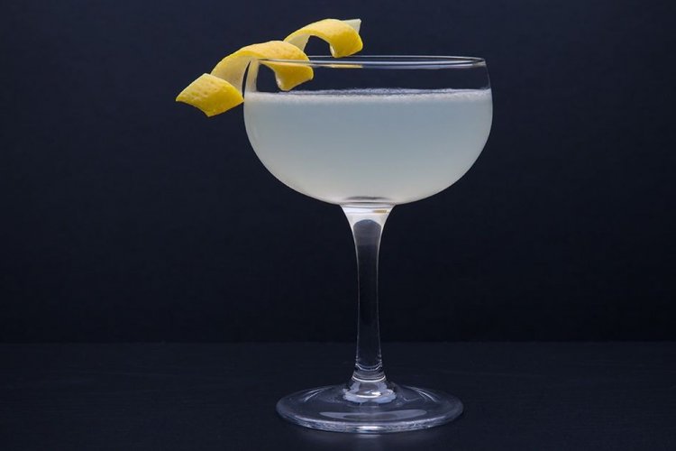 Цитрусовый коктейль с абсентом и джином