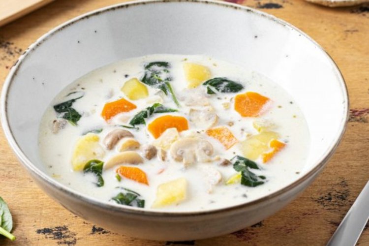 Овощной суп со шпинатом и кокосовым молоком