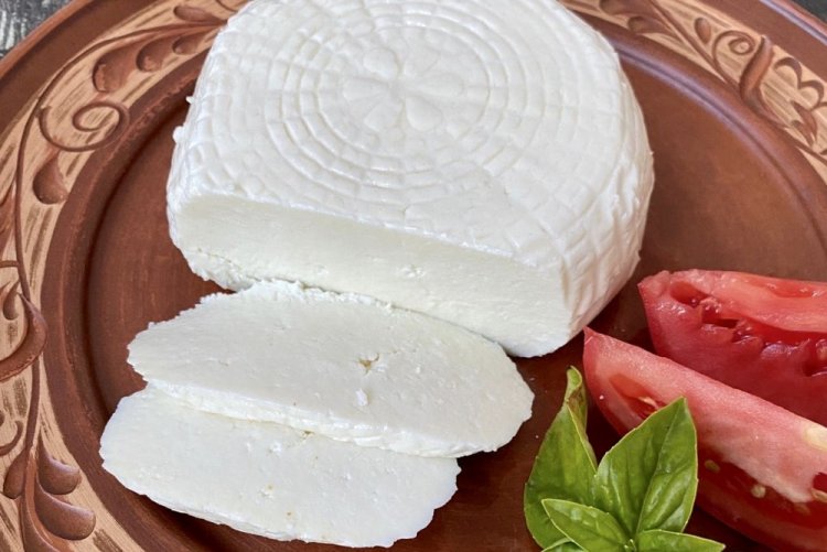Адыгейский сыр из козьего молока