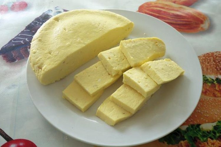 Сыр из козьего молока с яйцом