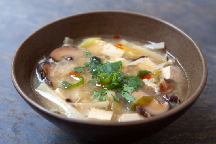 Тайский суп с грибами и тофу