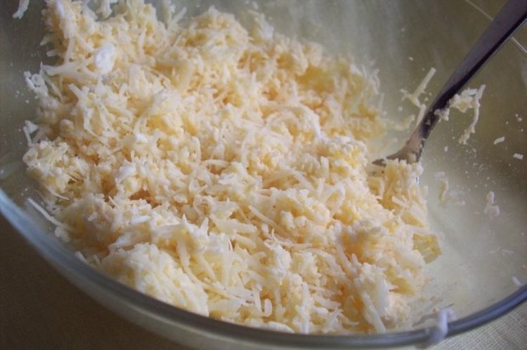 Начинка с яйцом и тертым сыром