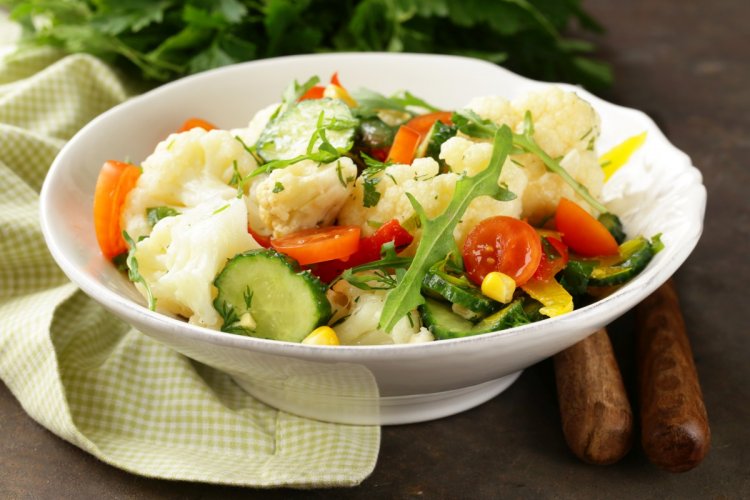 15 салатов из цветной капусты, которые ты точно захочешь съесть