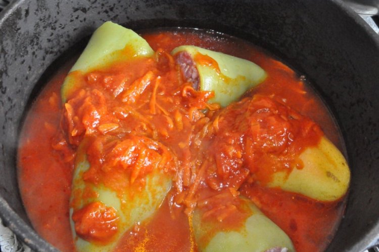 Классический томатный соус для фаршированных перцев