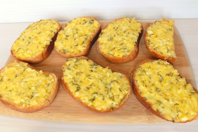 Горячие бутерброды с яйцом и сыром