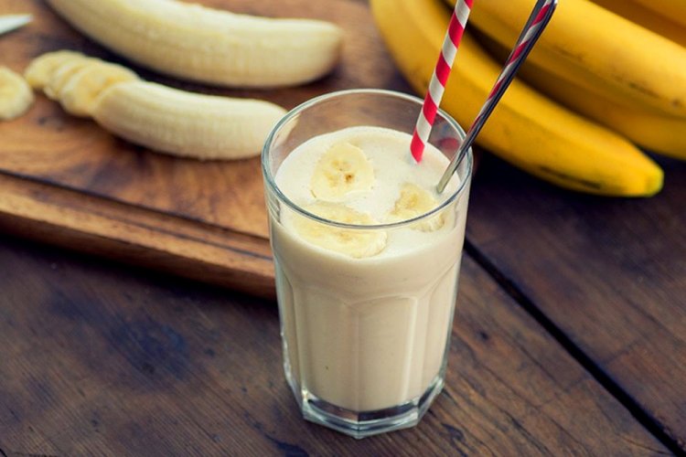 Молочный коктейль с бананом на кокосовом молоке