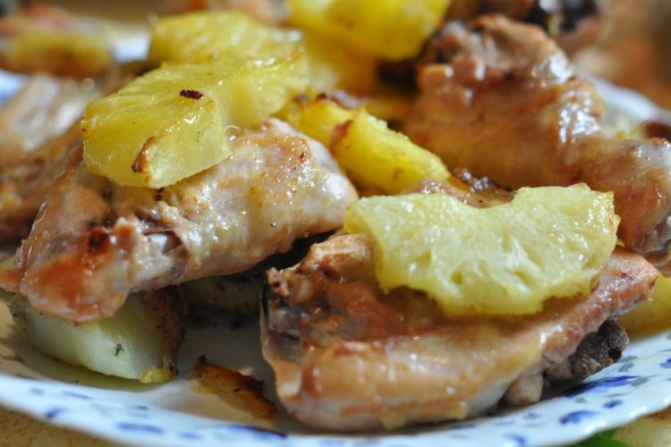 Курица с ананасом и грибами в духовке