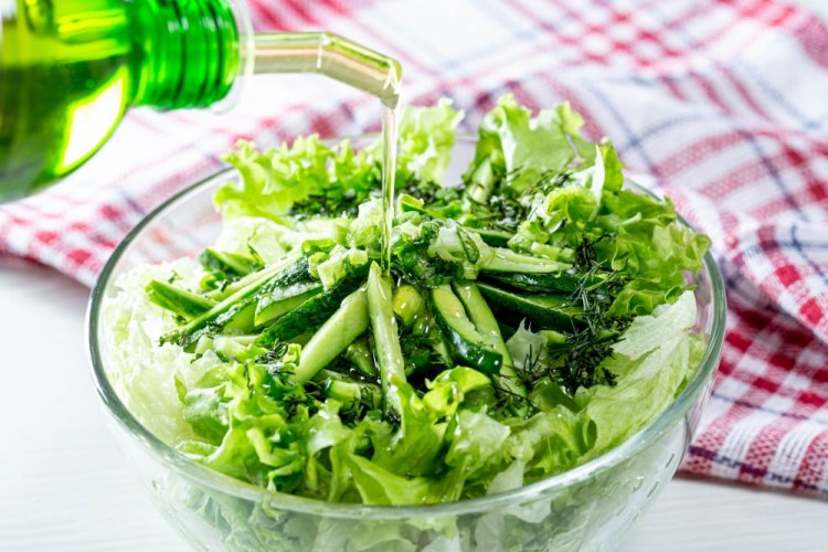 Огуречный салат с зеленью