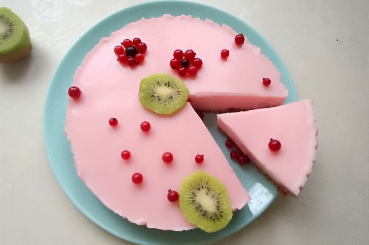 Замороженный йогуртовый торт с фруктами