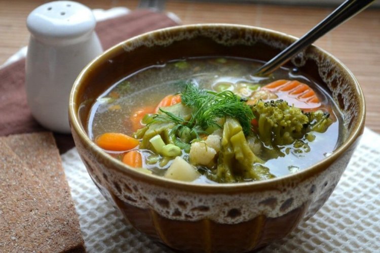 Овощной суп с брокколи и стручковой фасолью