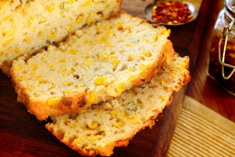 Постный кукурузный хлеб с консервированной кукурузой