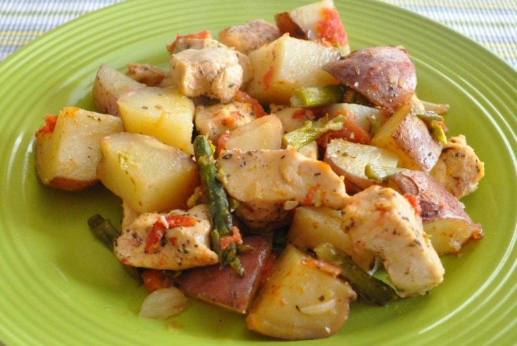 Куриное филе с картошкой и овощами в духовке