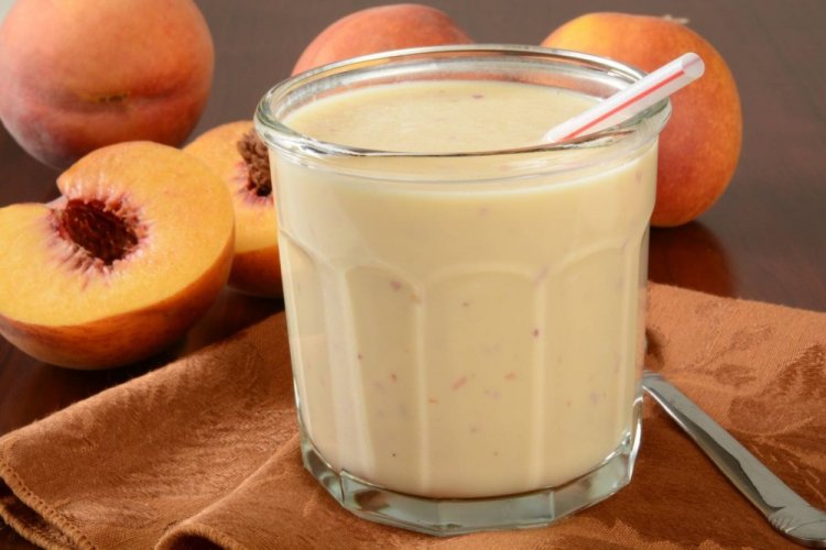Йогуртовый смузи с персиками