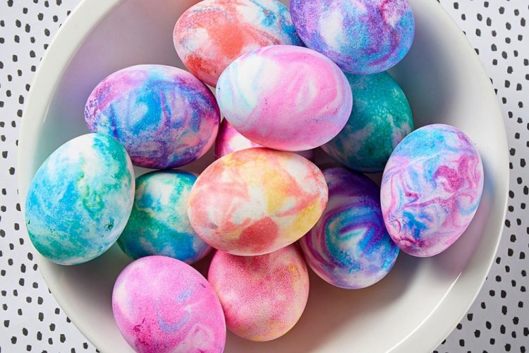 Градиентные и разноцветные яйца на Пасху