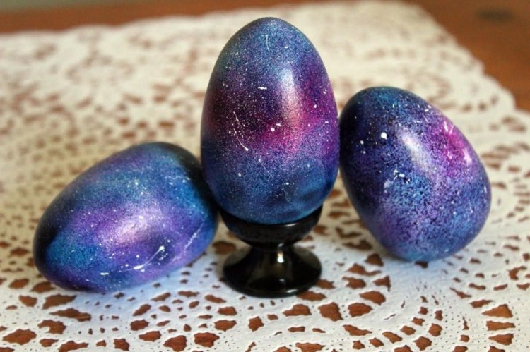 Космическая покраска яиц на Пасху